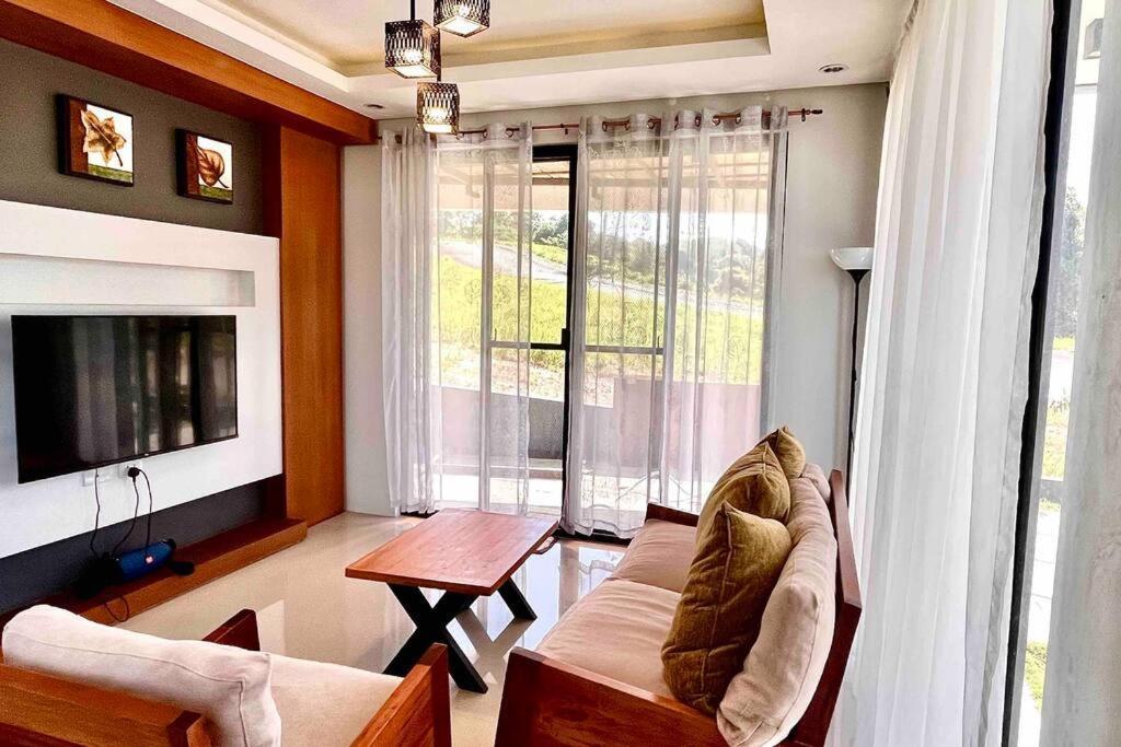 Overlooking Staycation At Sandari Batulao Tagaytay City Buitenkant foto