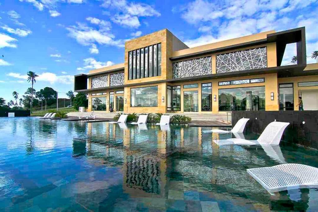Overlooking Staycation At Sandari Batulao Tagaytay City Buitenkant foto